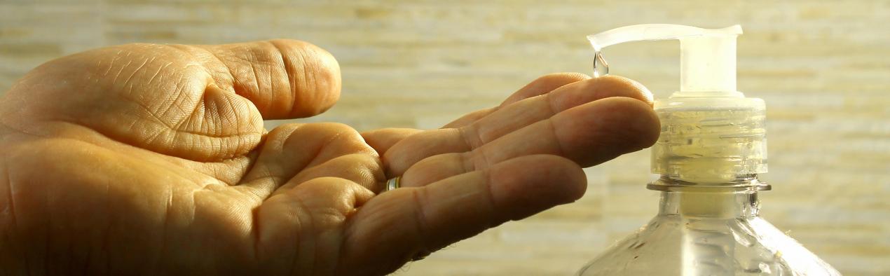 cleaning hands anti bacterial gel
